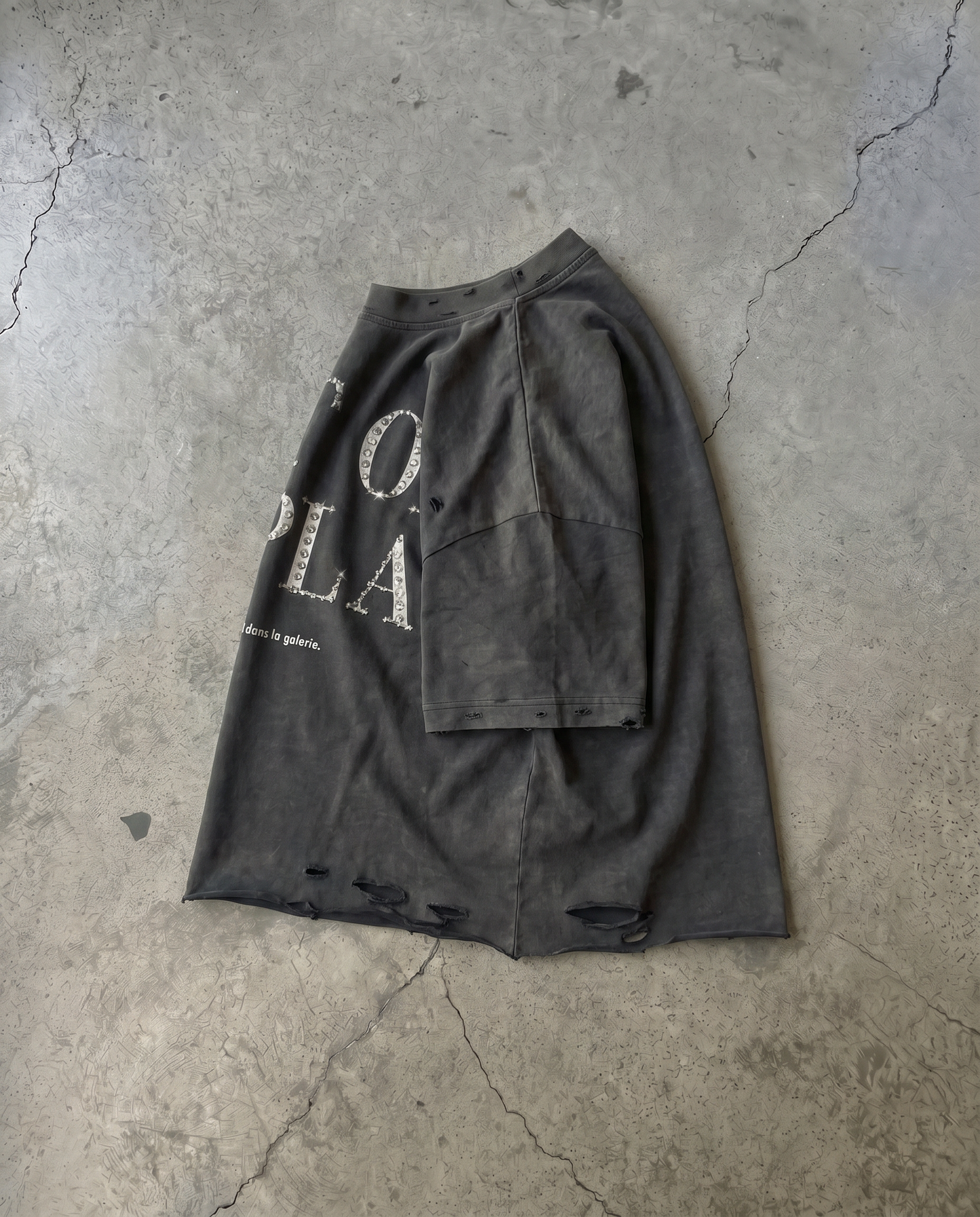 ARCHIVE "ART ON DISPLAY" RHINESTONE TEE